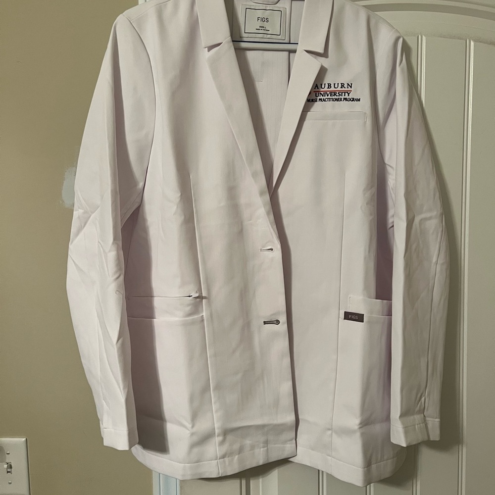 Auburn University Nurse Practitioner FIGS White Bellevue Short Lab Coat